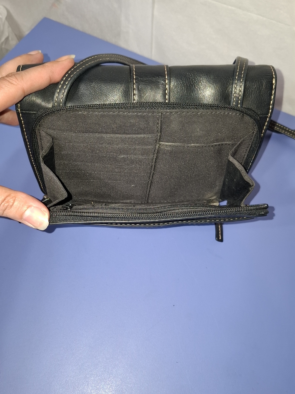 Vintage Fossil Black Leather Crossbody with Ring Detail- EUC - Picture 3 of 10